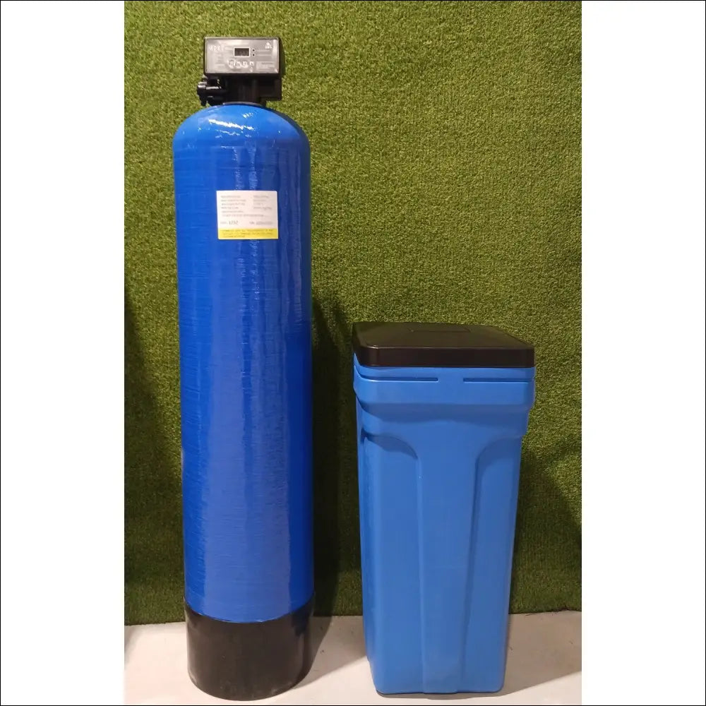 Sistem dedurizare apă duplex 50l cu rezervor cilindric și bazin dreptunghiular pentru spălătorie self service profesională