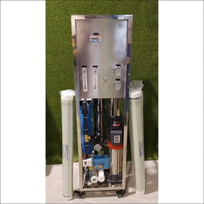 Stație osmoză inversă 500 l/oră din oțel inoxidabil cu manometre și pompă pe bază mobilă pentru spălătorie self service car wash